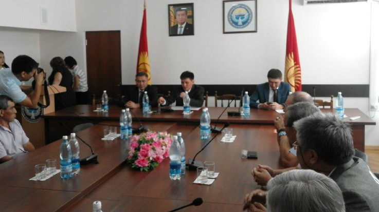 Самые проблемные вопросы в регионах&mdash; недостаток соцзданий или их устаревание, дороги - эксперт отдела строительства Аппарата правительства А.Узаков &mdash; Tazabek