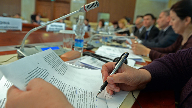 Отток инвестиций, высокий уровень госдолга, таможенные барьеры, усиление санкций &mdash; Факторы и риски развития КР на 2019-2021 годы &mdash; Tazabek