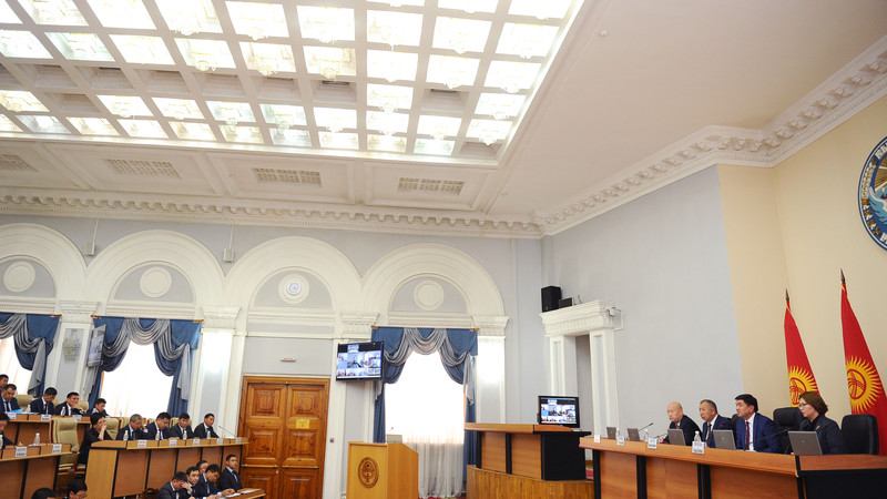 Премьер-министр &mdash; министру финансов: Почему мы из-за руководителей госорганов платим штрафы за неосвоение грантов? &mdash; Tazabek