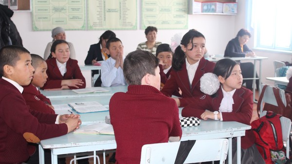 Э.Карасартов мектебинде тил жумалыгы белгиленди