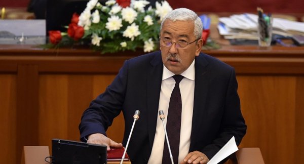 В кризис надо сокращать штат, а правительство &laquo;рожает&raquo; еще два ведомства, - депутат о структуре правительства &mdash; Tazabek