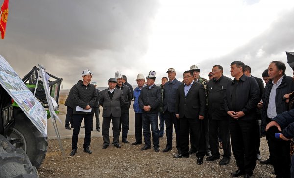 Фоторепортаж &mdash; Премьер С.Жээнбеков ознакомился с деятельностью предприятий Нарынской области и КПП &laquo;Торугарт&raquo; &mdash; Tazabek