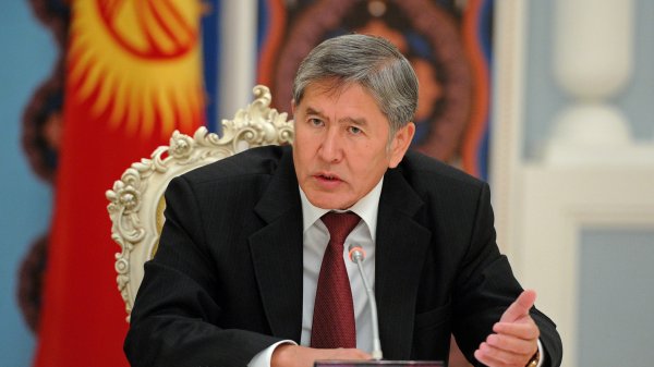 А.Атамбаев стипендиантам: Если кто-то хочет пойти в бизнес, то должен знать, что больше в стране воровать нельзя &mdash; Tazabek