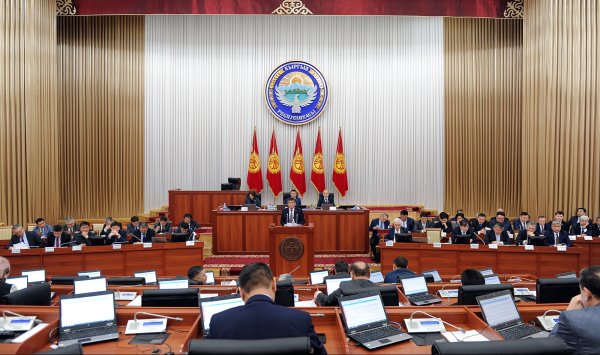 Фото &mdash; В парламенте обсудили результаты вступления Кыргызстана в ЕАЭС &mdash; Tazabek