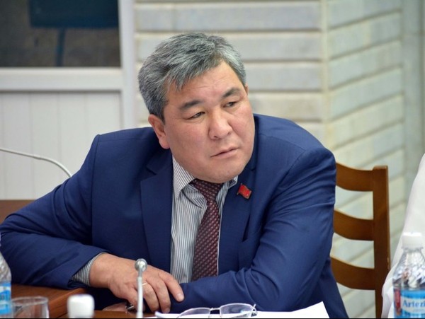 Депутат Р.Момбеков о министрах транспорта КР: Их надо в Сирию отправлять, они ничего не боятся &ndash; камикадзе &mdash; Tazabek