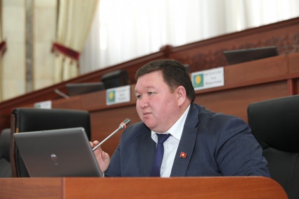 Депутат посоветовал К.Кулматову финансировать крупные инфраструктурные проекты: Микрокредитные организации приводят к обнищанию населения &mdash; Tazabek