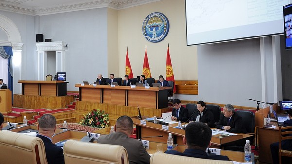 Правительство увеличило минимальную пороговую сумму госзакупок госкомпаниями с 800 тыс. сомов до 1 млн сомов &mdash; Tazabek