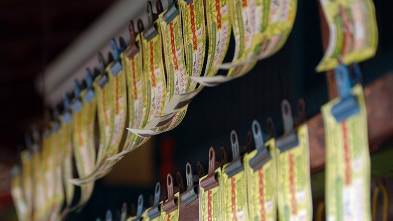 Депутат Т.Зулпукаров рассказал главе ГСБЭП, где в Бишкеке работает лотерея &mdash; Tazabek