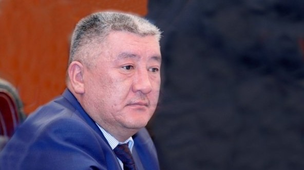 Депутат Калмаматов: Школы ежемесячно собирают по 500 сомов с ученика, куда они уходят?