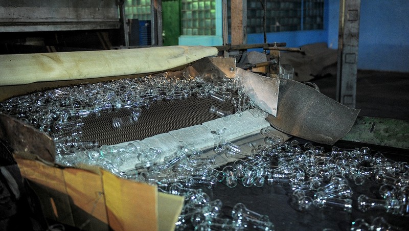 С.Исаков: Будет проведено рабочее совещание для решения проблем Майлуу-Сууйского лампового завода &mdash; Tazabek