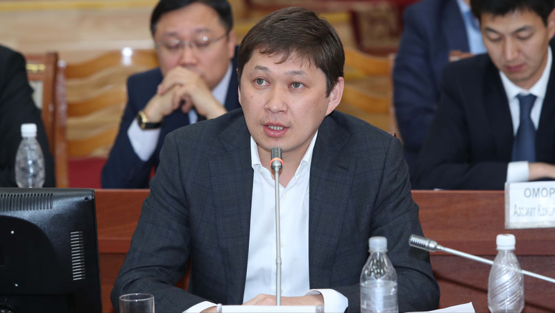 А.Атамбаев просил членов команды не втягиваться в коррупцию и если нужны деньги, брать у него, - экс-премьер С.Исаков &mdash; Tazabek