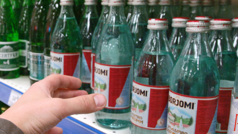 Вода за деньги: Из каких стран дальнего зарубежья завозят в Кыргызстан минеральную воду и в каком объеме &mdash; Tazabek