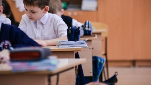 Суукка байланыштуу эс алган окуучулар марттын ишемби күндөрү жана акыркы коңгуроодон кийин окушат