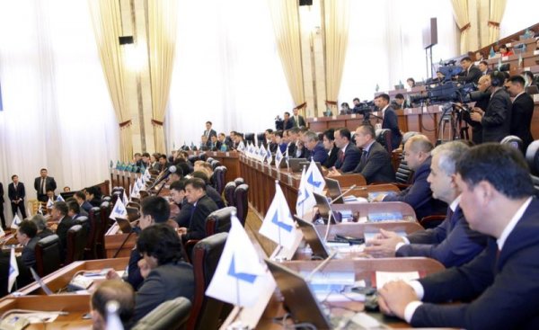 Депутаты считают, что обязательное страхование жилья и автомашин будет в тягость населению из-за нынешнего состояния экономики &mdash; Tazabek