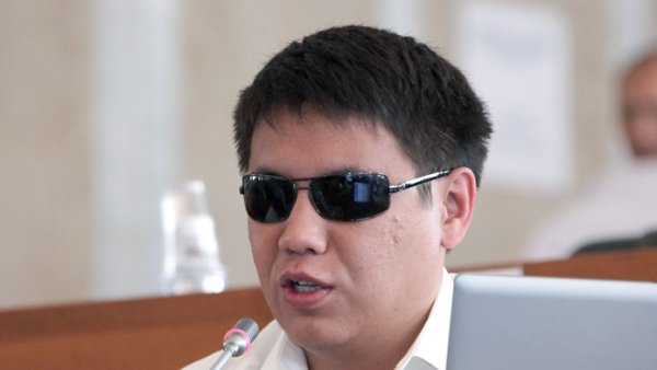 В КР выгоднее иметь тарантас старше 15 лет, чем новую машину, - депутат о налоге на роскошь &mdash; Tazabek