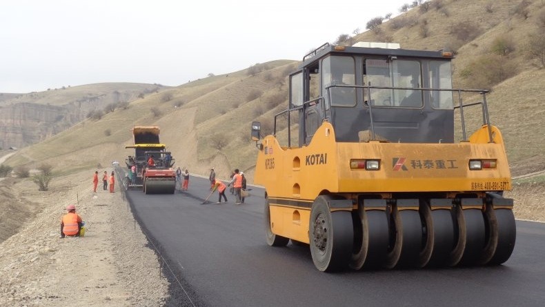 Минтранс построил 12 км участка автодороги Север&mdash;Юг по новой технологии, увеличив прочность на 1,5%, - замминистра А.Жусубалиев &mdash; Tazabek