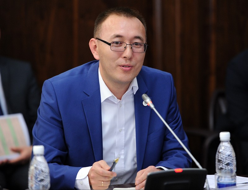 Жогорку Кенеш одобрил досрочное освобождение Т.Абдыгулова, ранее ставшего первым вице-премьером, от должности главы НБКР &mdash; Tazabek