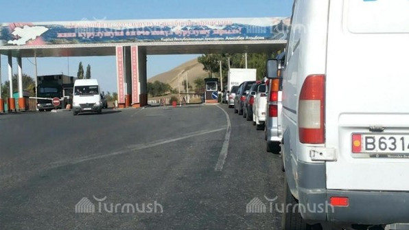 Депутат возмутился тем, что Минтранс дает полномочия сотрудникам весогабаритных пунктов снимать номера с автомашин &mdash; Tazabek