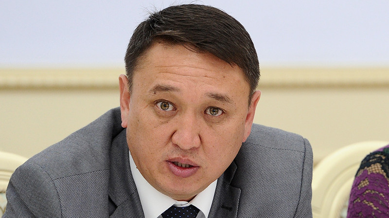 Депутат М.Абылгазиеву о Б.Шаршембиеве: Почему возвращаете старые кадры в новое правительство? &mdash; Tazabek