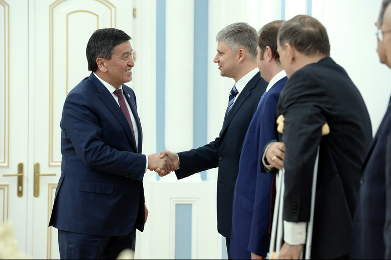 Президент С.Жээнбеков принял гендиректора «Российских железных дорог» О.Белозерова — Tazabek