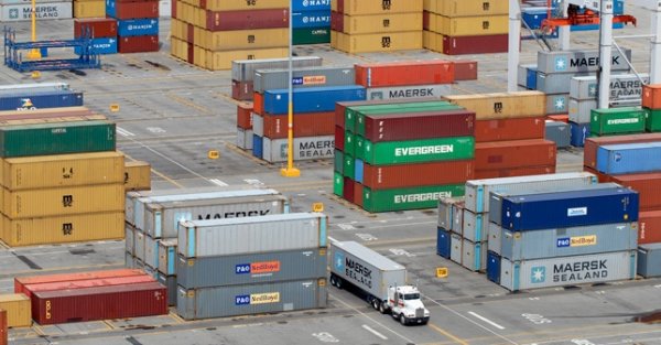 За 9 месяцев экспорт Кыргызстана сократился на 9%, а импорт на 5,3% &mdash; Tazabek