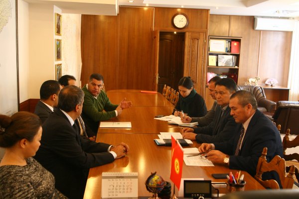 Минтранс и Саудовский фонд развития обсудили финансирование строительства участка Иссык-Кульской кольцевой автодороги &mdash; Tazabek