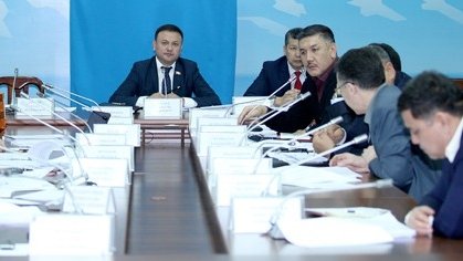 Депутат З.Жамалдинов выступил против списания задолженности автотранспортных предприятий КР в 407 млн сомов перед Турцией и Германией &mdash; Tazabek