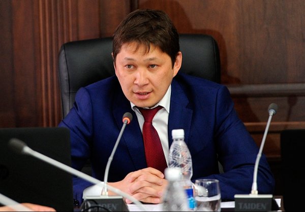 Первый замруководителя аппарата президента С.Исаков рекомендовал депутату О.Текебаеву перед заявлениями по строительству дороги Север&ndash;Юг консультироваться с членами правительства &mdash; Tazabek