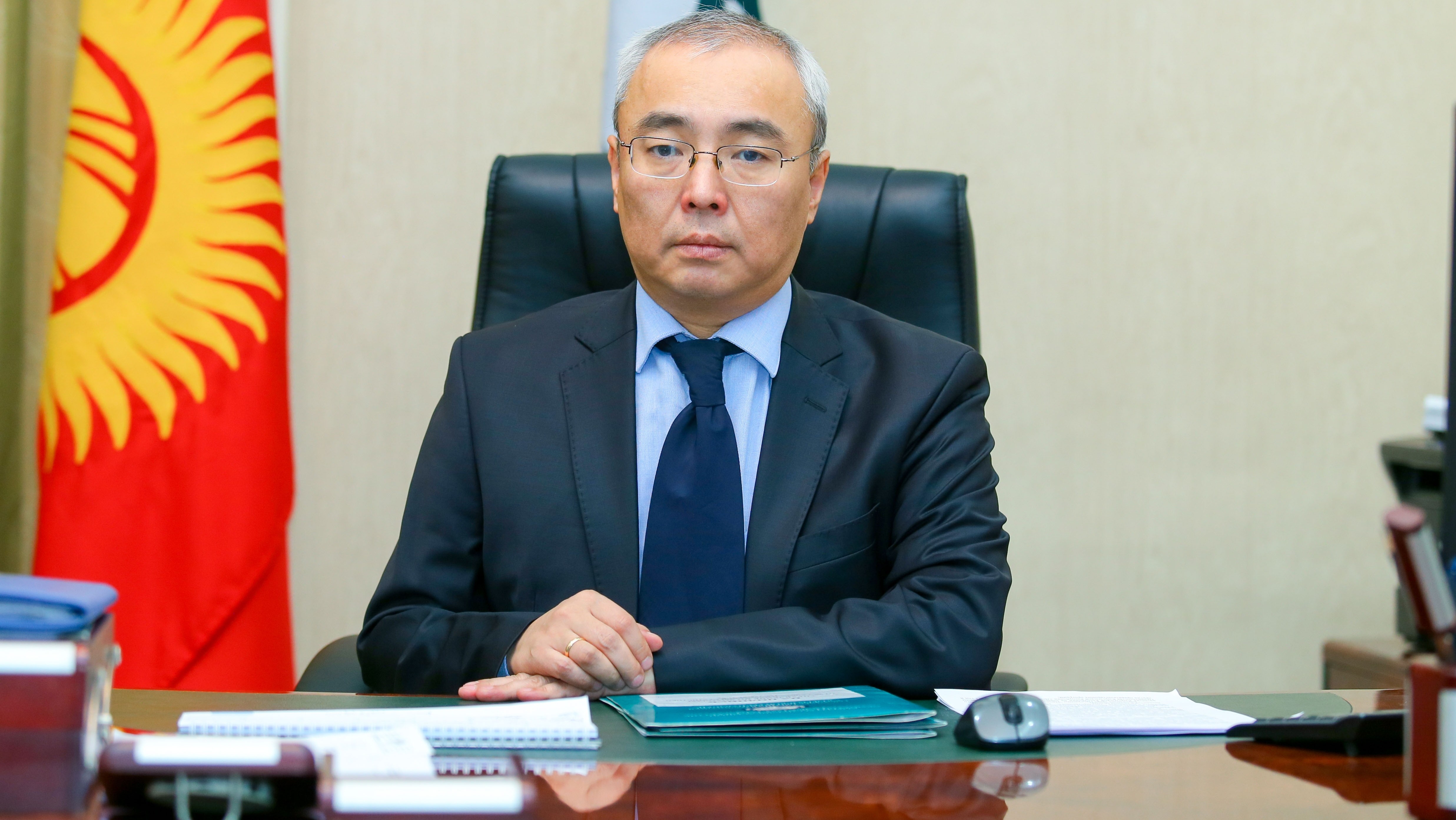 Глава Налоговой О.Абдыкаимов рассказал, какую зарплату  получает он и рядовые сотрудники — Tazabek