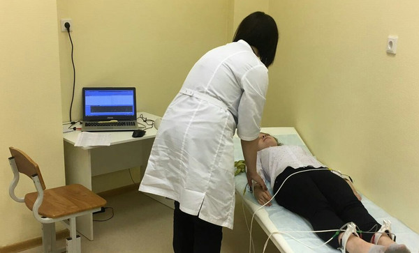 В 52 школах Бишкека ученики проходят через скрининг-обследования