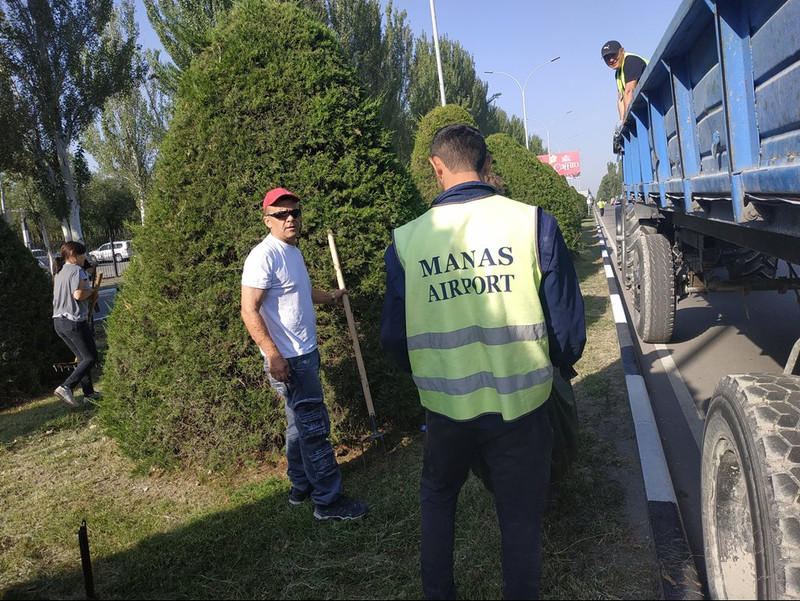 В преддверии III Всемирных Игр Кочевников сотрудники ОАО «Международный аэропорт «Манас» вышли на субботник — Tazabek