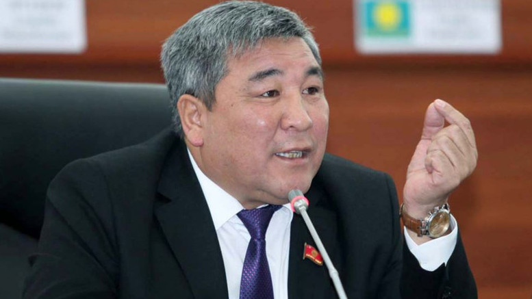 Депутат не доволен, что в Минтрансе на руководящие посты берут инженеров, экономистов и айтишников, а не дорожников &mdash; Tazabek