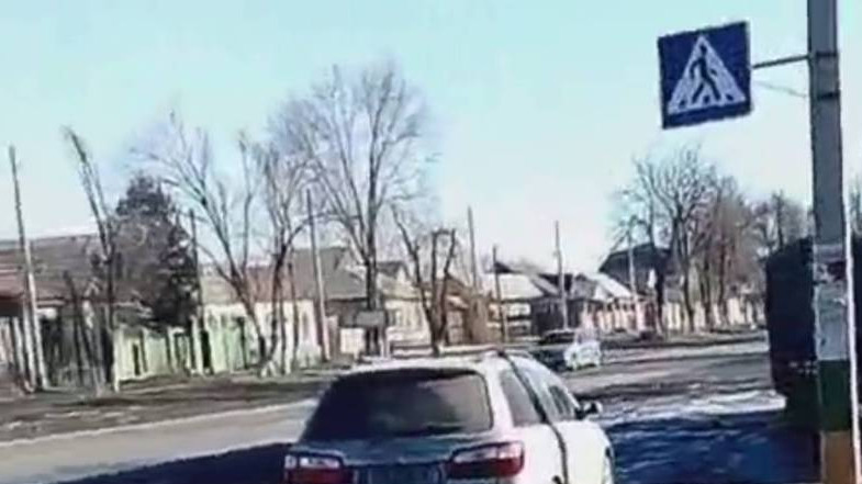На автодороге Бишкек—Торугарт в районе села Новопокровка начаты работы по профилировке обочины, - Минтранс — Tazabek