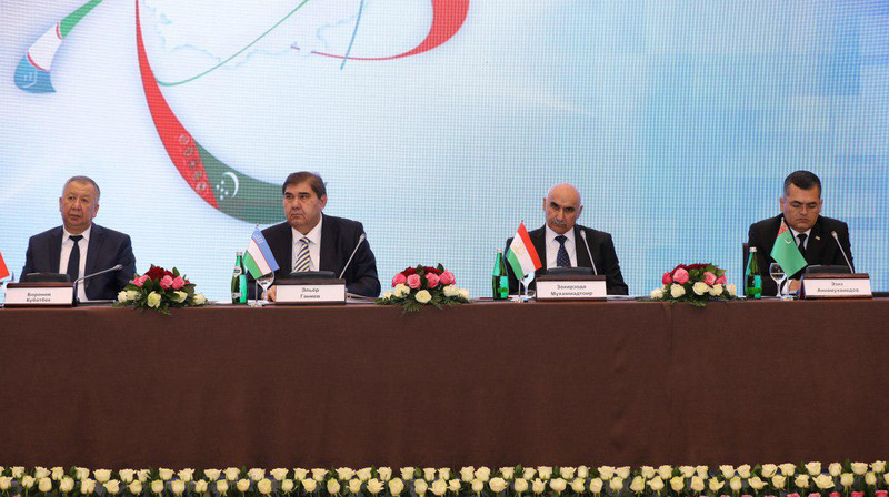 Кто входил в состав делегации Кыргызстана, участвовавшей в Центральноазиатском экономическом форуме в Ташкенте? &mdash; Tazabek