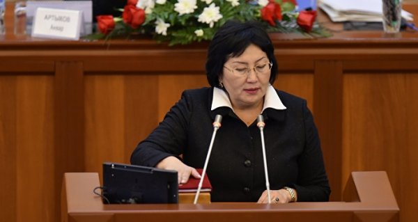 Депутат Ч.Джакупова поинтересовалась, не будет ли рисков у КР по членству в ВТО в связи созданием Госкомитета связи КР на базе госагентства &mdash; Tazabek