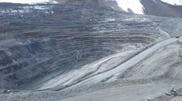 &laquo;Поправки в Конституцию&raquo;: Отменяется срок давности по преступлениям, связанным с подготовкой к разработке и освоению Кумтора &mdash; Tazabek