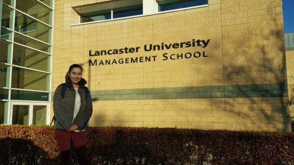 АУЦА: Бегаим Муратбекова, студент-магистрант одного из лучших университетов Англии &mdash; Lancaster University &mdash; Tazabek