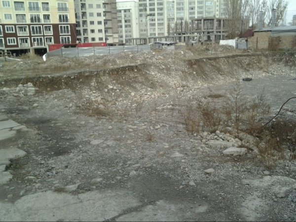 Госэкотехинспекция: Стройкомпания &laquo;Гарант Стиль&raquo; незаконно вырыла котлован для строительства объекта на улице Сухэ Батора (фото) &mdash; Tazabek