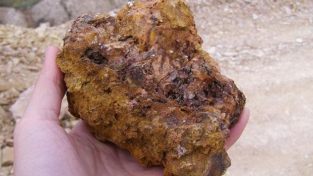 Депутат о вводе таможенного тарифа на вывоз золотосодержащей руды: Объемы вывоза ежегодно растут, пусть компании делятся с государством &mdash; Tazabek