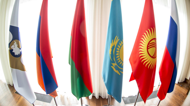 Минэкономики внесло в ЖК поправки в ряд законодательных актов КР в связи с подписанием Договора о Таможенном кодексе ЕАЭС &mdash; Tazabek