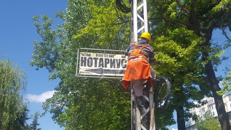 В столице демонтированы незаконно установленные рекламные конструкции, - мэрия &mdash; Tazabek