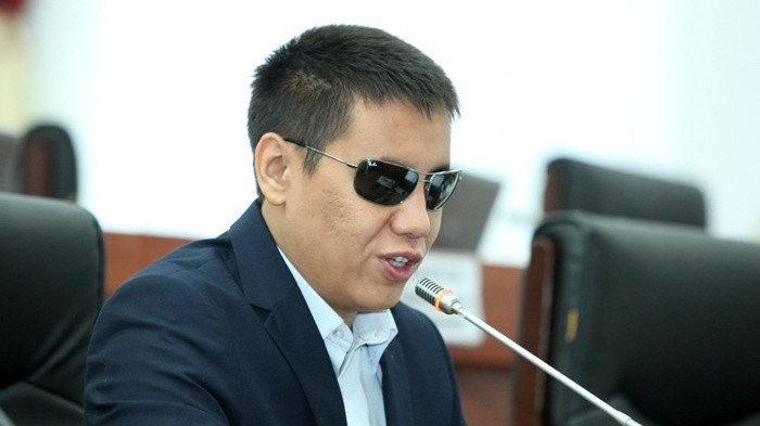 Депутат: Деньги у бизнеса с одной стороны просят черные, а с другой &mdash; красные &mdash; Tazabek