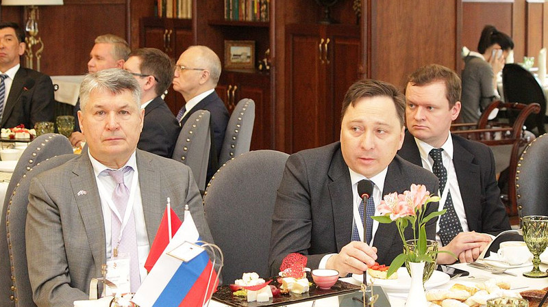 Фоторепортаж &mdash; В рамках 8-й Кыргызско-Российской межрегиональной конференции состоялся деловой завтрак &mdash; Tazabek