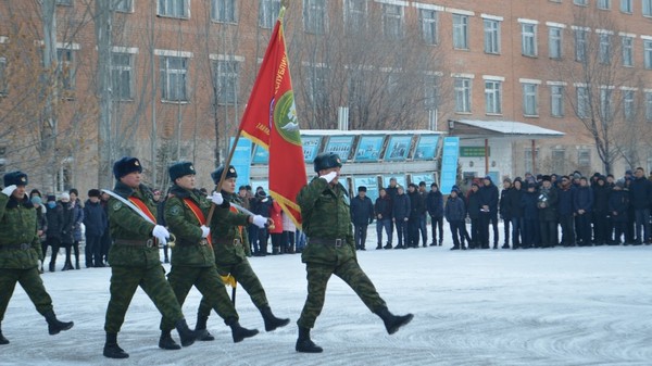 Нарындагы аскер бөлүгүндө окуучулар үчүн ачык эшиктер күнү өттү (фото)