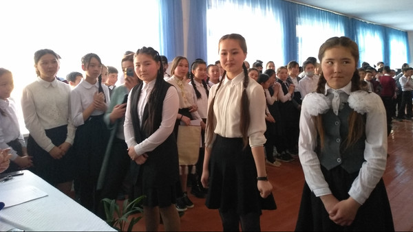Нарында окуучу кыздар арасында мыкты чач өрүү боюнча акциянын жеңүүчүлөрү аныкталды (сүрөт)