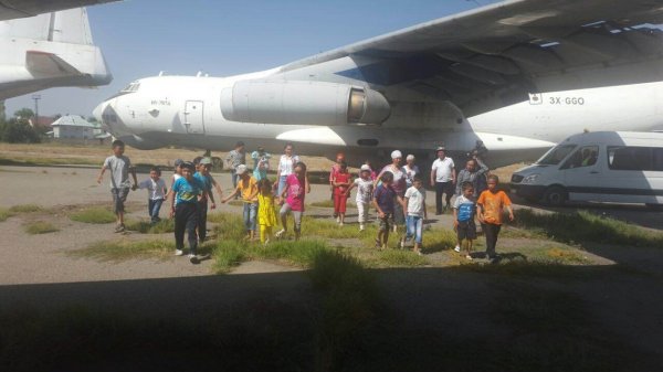 В международном аэропорту &laquo;Ош&raquo; провели экскурсию для школьников из
Чон-Алайского района &mdash; Tazabek