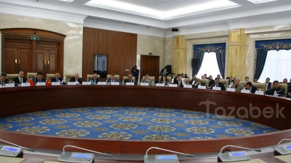 Перевозчиков на границе с Казахстаном практически никто не останавливает, - Ассоциация перевозчиков КР &mdash; Tazabek