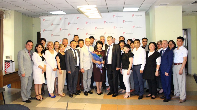 Союз банков Кыргызстана наградил лучших сотрудников ОАО &laquo;Росинбанк&raquo; &mdash; Tazabek
