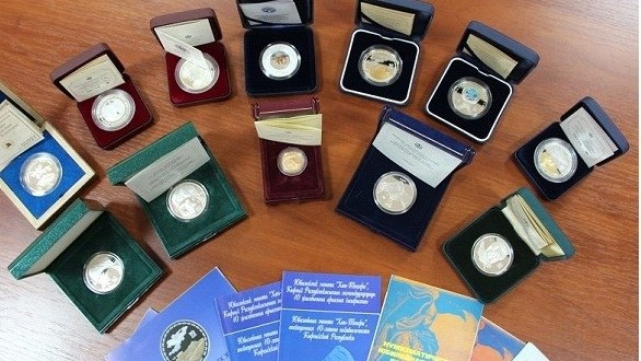 Тираж из 1000 юбилейных монет, выпускаемых НБКР, обходится примерно в 2 млн евро &mdash; Tazabek