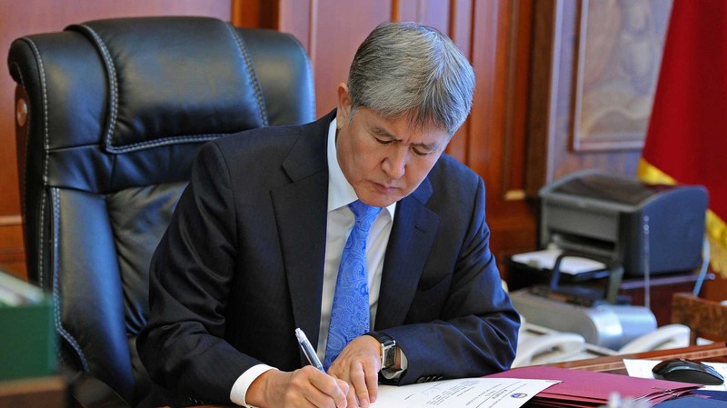 А.Атамбаев одобрил поправки в закон &laquo;Об акционерных обществах&raquo;, где вводится понятие &laquo;независимый член совета директоров&raquo; &mdash; Tazabek